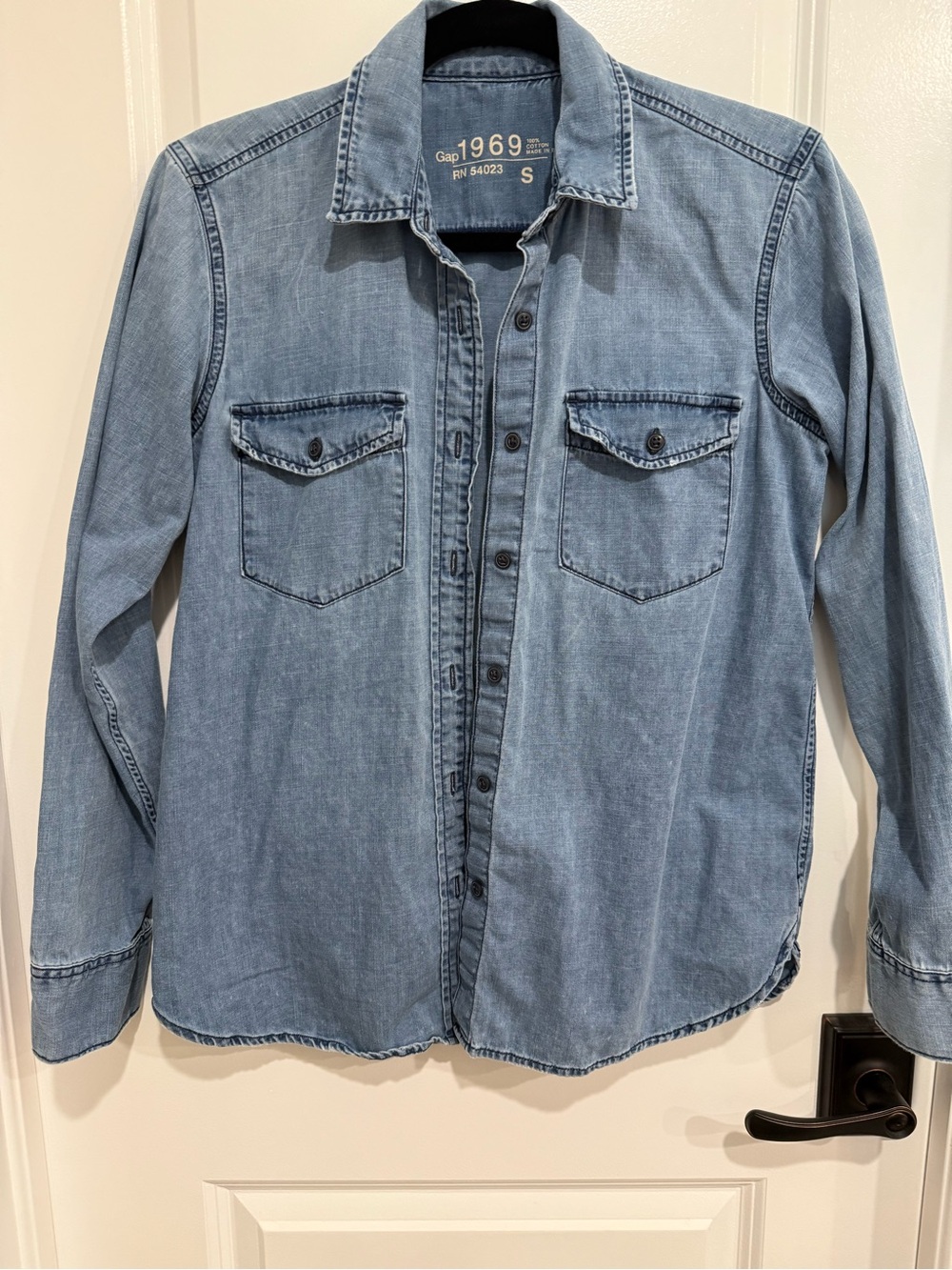 GAP Men's Light Blue Denim Button-Down Shirt